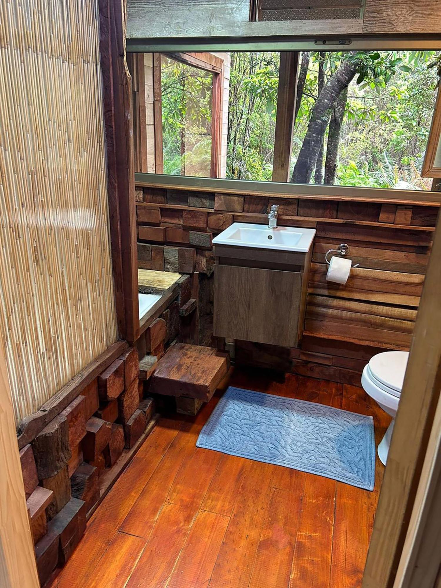 Cabanas Los Cantos Del Chucao 푸에르토바라스 외부 사진